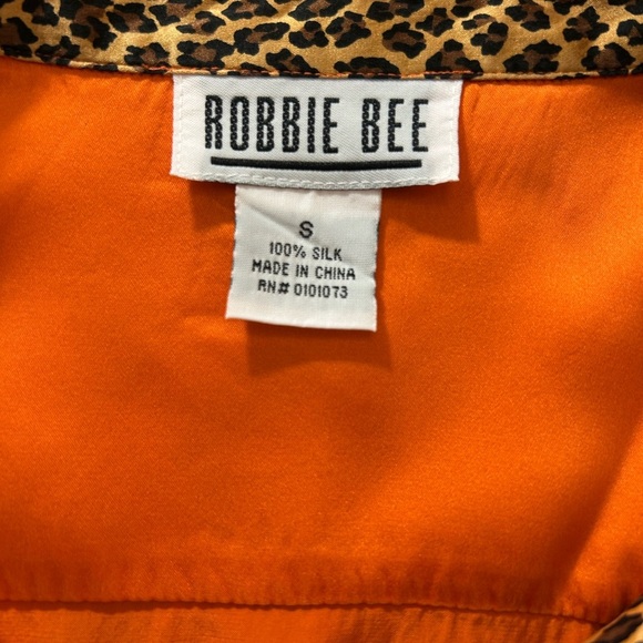 Robbie Bee Luxury %100 silk button down with cheetah print cuffs! - Picture 9 of 11
